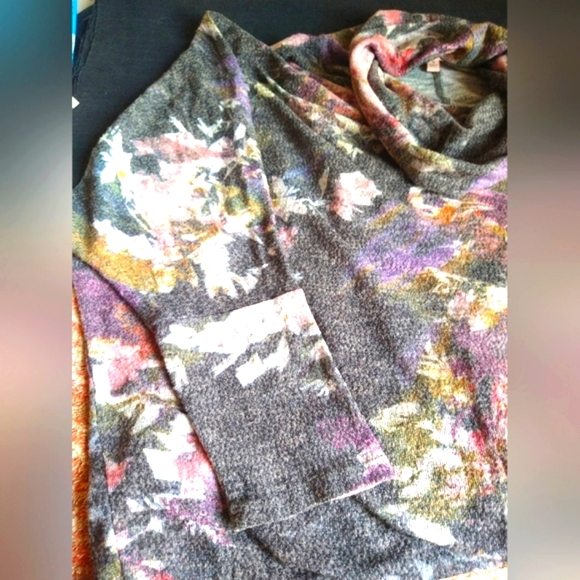 PHILOSOPHY MISSES SIZE MED GRAY & MULTICOLOR FLORAL LIGHT KNIT COWL NECK NWOT - Picture 5 of 8